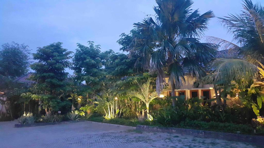 Kampoeng Nelayan Hotel Palu Exterior photo
